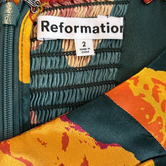 Reformation Silk Frankie Dress in Daiquiri, size 2 - Picture 5 of 6